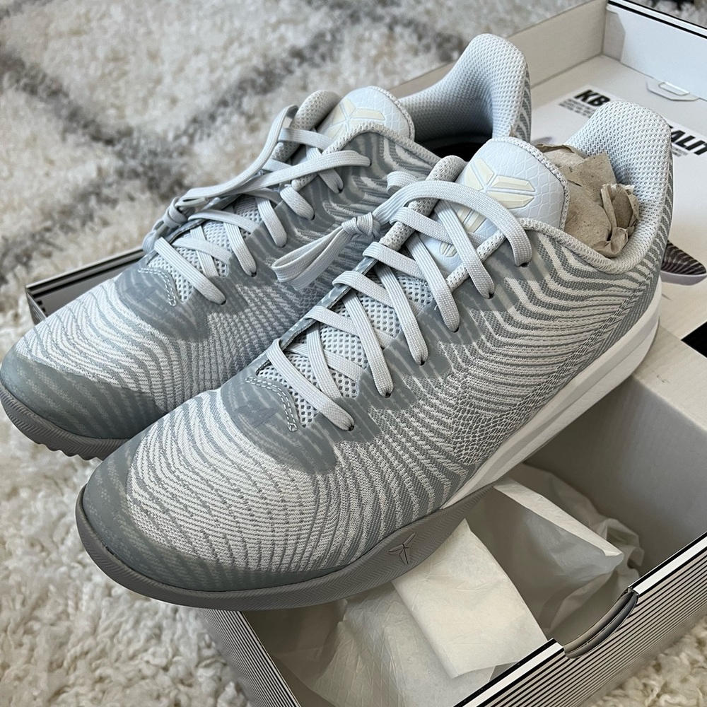 KB mentality II. Size 10. New with box. White/wolf grey